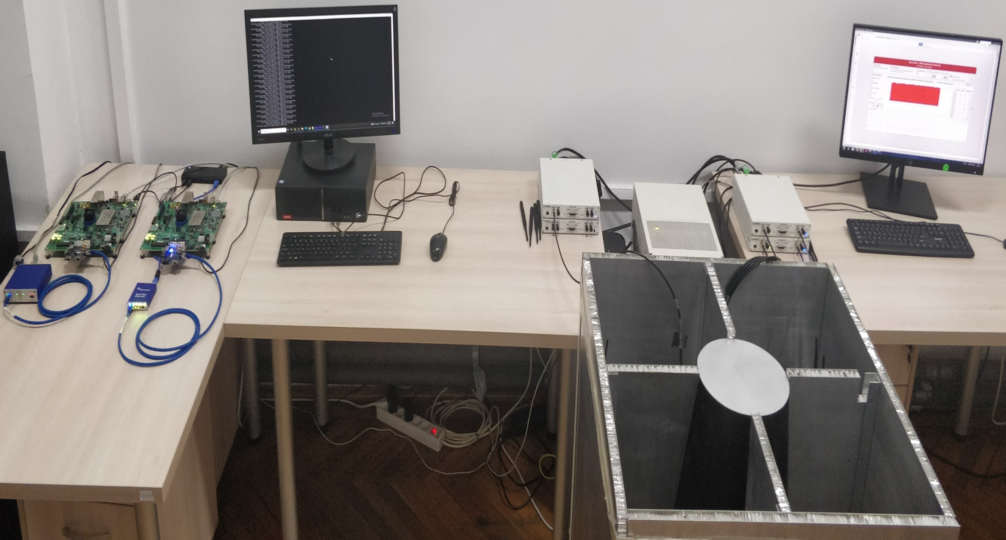 Figura 3. Bridge-ul HiSAT testat în interiorul machetei de satelit Sentinel-3